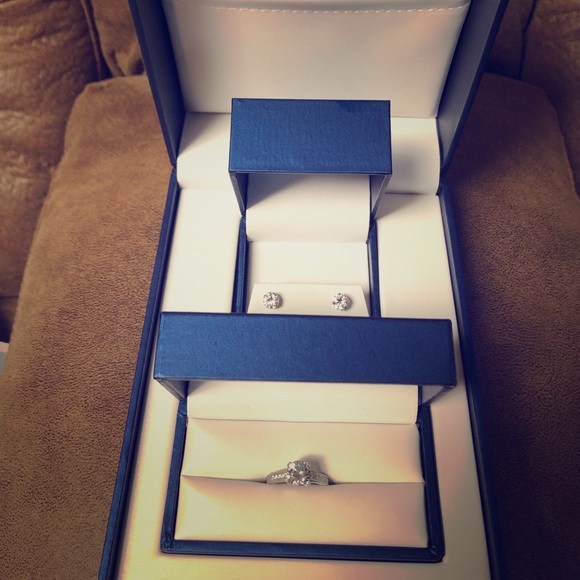 AGAPE Jewelry - 2.50ctw Round Cut Diamond Ring & 2.00ctw Earrings